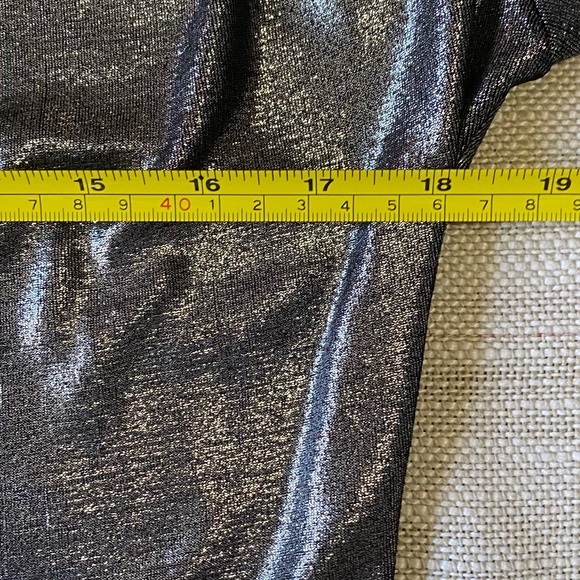 Clientele Vintage Shiny Silver Metallic Cowl Neck Cap Sleeve Holiday Party Top-M - Picture 15 of 16